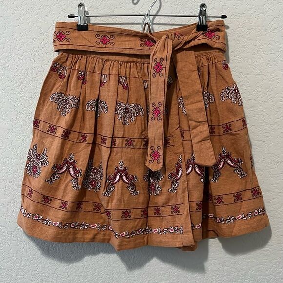 ANTHROPOLOGIE Meghan Embroidered Mini Skirt, Tan/Pink, Size 4 - Picture 2 of 9
